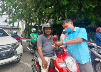 Partai Gelora Bagikan Bendera Merah Putih dari Aceh Sampai Papua