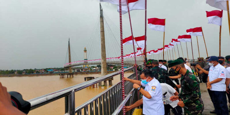 Kibarkan Seribu Bendera Merah Putih, Al Haris Minta Semangat Masyarakat Tetap Berkibar seperti Merah Putih