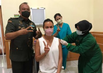 Sofia Latjuba, Venna Melinda, Bams Samsons Hingga Dita Karang Lakukan Vaksinasi di RSAD Udayana