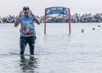 Renang di Pantai Sakura, Menparekaf Disangka Anies Baswedan