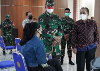 Danrem 061/Suryakencana Tinjau Serbuan Vaksinasi di Universitas Pakuan Bogor
