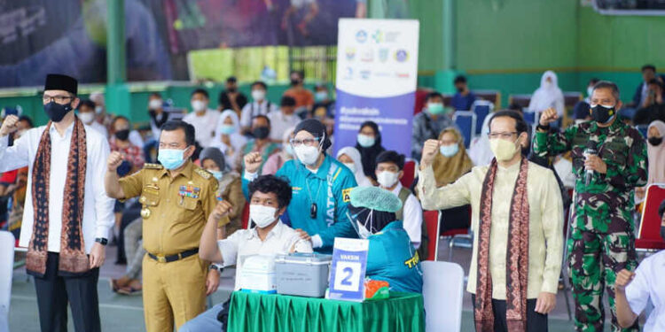Sosialisasikan Pentingnya Vaksin Kepada Siswa, Gubernur Al Haris: Merangin Harus 70 persen pada Desember
