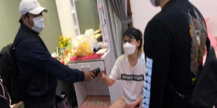 Lagi Live Bugil dan Mastubarsi di Media Sosial, Selebgram Papan Atas Berinisial RR Ditangkap