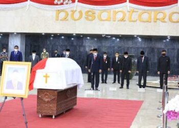 Di Plaza Gedung Nusantara, Pimpinan DPD RI Lepas Jenazah Sabam Sirait