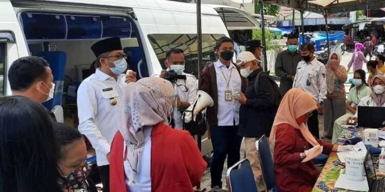 Luncurkan Vaksinasi Keliling, Walikota Padang Ingin Target Vaksinasi Tercapai