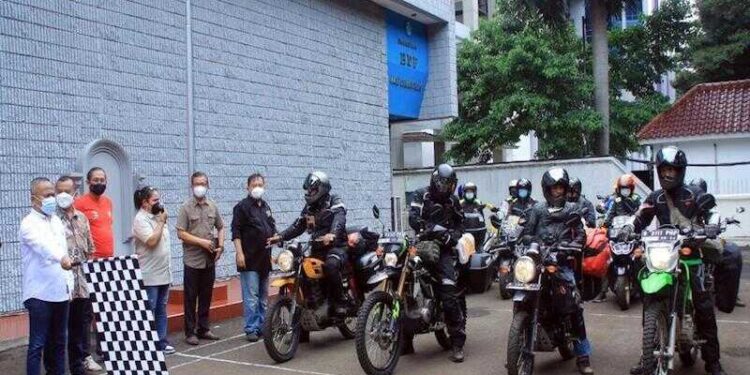 Ketua PWI Pusat Lepas Tim JKW-PWI Keliling Indonesia