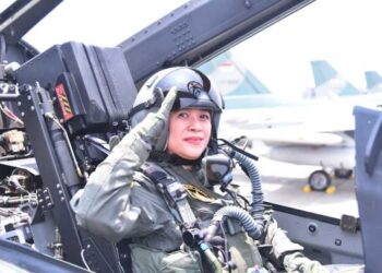 Puan Raih Wing Penerbang pada Momen HUT ke-76 TNI