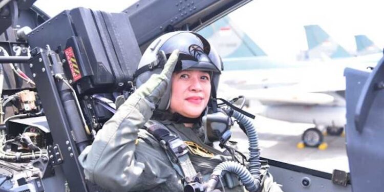 Puan Raih Wing Penerbang pada Momen HUT ke-76 TNI