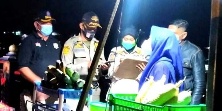 Keindahan Jembatan Siti Nurbaya Berkurang Akibat Ulah PKL