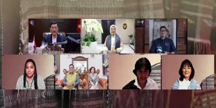 Peringati Hari Ulos Nasional, Tobatenun Gelorakan Semangat ‘Bangga Bertenun Bangga Berbudaya’