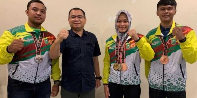 Rektor Unilak Secara Khusus Undang Tiga Mahasiswa Peraih Medali PON XX Papua