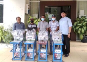 Tingkatkan Ekonomi Masyarakat, Disnaker Serahkan Bantuan Alat Kerja