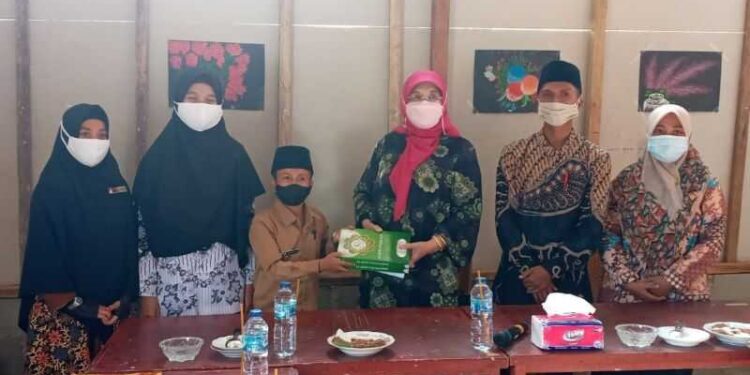 Emma Yohanna Apresiasi Millenial Pendiri Pesantren Gratis