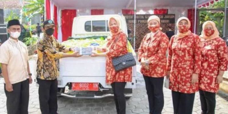 DWP ESDM Bagikan 200 Paket Sembako Untuk Warga Terdampak Pandemi