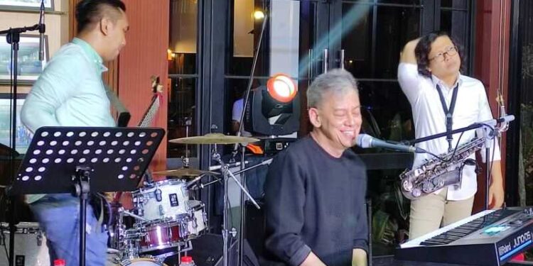 Fariz RM Sukses Gelar ‘Dehills an Intimate Concert of Fariz RM’