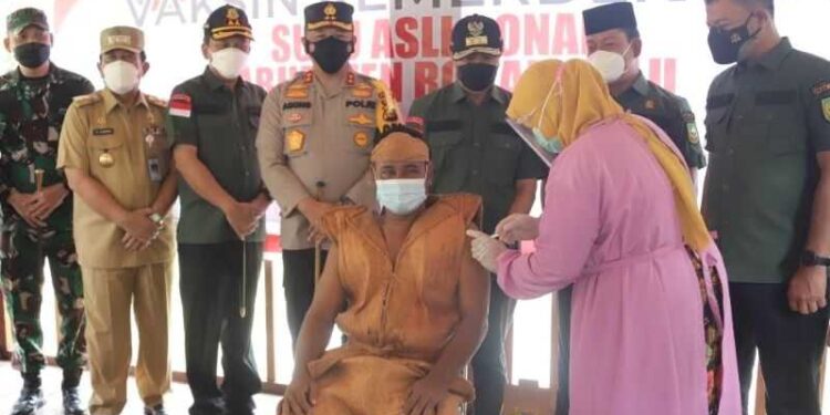 Progres Vaksin di Bawah 40 Persen, Syamsuar Gandeng TNI POLRI Gelar Vaksinasi Massal