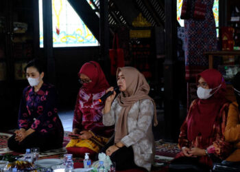 Kenakan Kain Jerumat, Hesti Haris Ajak Masyarakat Cintai Produk