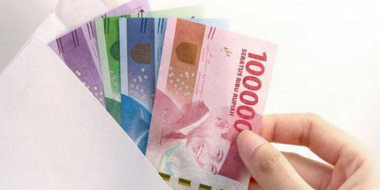 Pemerintah Berencana Naikkan Upah Minimum pada 2022