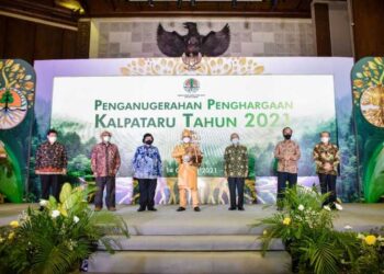 Menteri Siti Nurbaya Berikan Penghargaan KALPATARU Kepada 10 Kelompok