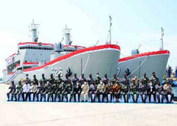 Prabowo Serahkan Dua Kapal Perang Baru Buatan Industri Dalam Negeri kepada TNI AL