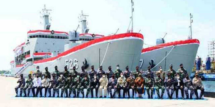 Prabowo Serahkan Dua Kapal Perang Baru Buatan Industri Dalam Negeri kepada TNI AL