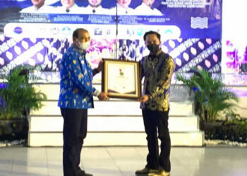 Nono Sampono Terima Penghargaan Tokoh Maritim Pengagas RUU Daerah Kepulauan