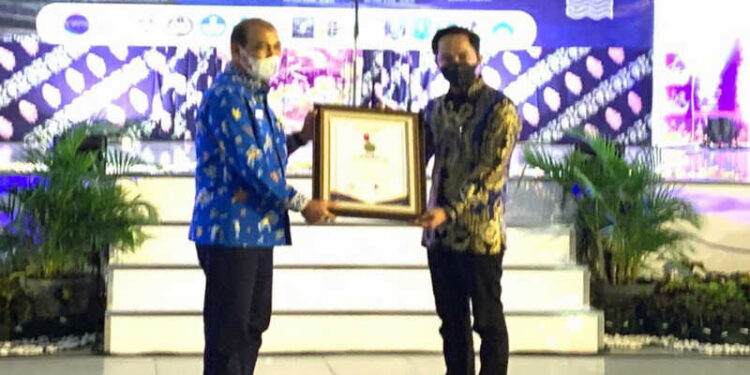 Nono Sampono Terima Penghargaan Tokoh Maritim Pengagas RUU Daerah Kepulauan