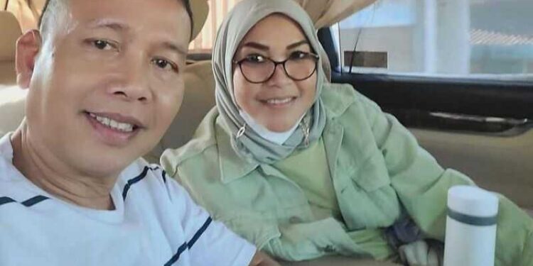 Ayah Rozak, Orangtua Ayu Ting Ting Minta Pemeriksaan Dijadwal Ulang