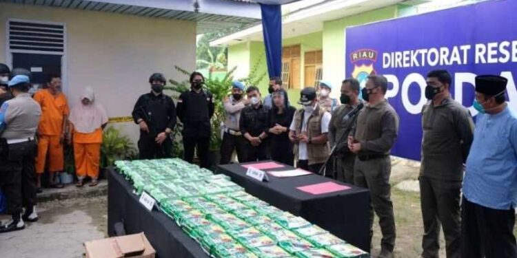 Polda Riau Amankan 81 Kg Sabu dari Dua Tersangka Jaringan Internasional