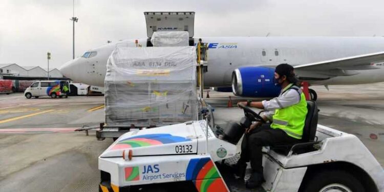 Melalui Bandara Udara Soetta, Vaksin Pfizer Sebanyak 1.210.950 Dosis Masuk Ke Indonesia