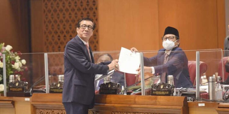 DPR dan Pemerintah Sahkan RUU Harmonisasi Peraturan Perpajakan Jadi UU