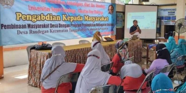 PKM FIO, Tingkatkan Kebugaran Jasmani PKK Desa Randegan