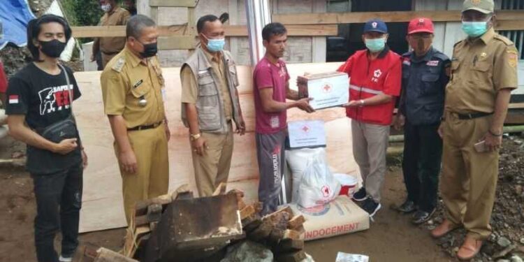 Ringankan Beban Korban Bencana, Bambang Triyono Serahkan Bantuan Untuk 3 Keluarga