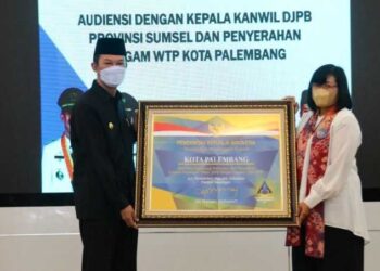 Harnojoyo Terima Piagam Penghargaan WTP