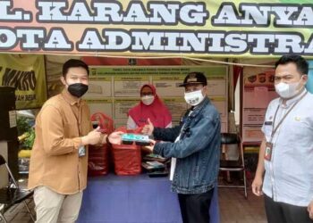Jumat Berkah, BPJamsostek Bagikan Paket Nasi Kotak dan Masker