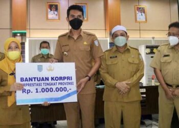Berprestasi di Tingkat Provinsi, Rohmah Diganjar Penghargaan