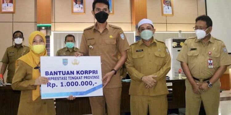 Berprestasi di Tingkat Provinsi, Rohmah Diganjar Penghargaan
