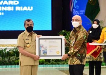 BKN Award Anugerahi Syamsuar Penghargaan Untuk Implementasi Penilaian Kerja