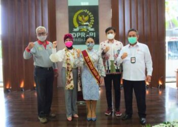 Krisdayanti Disematkan Sebagai Duta Donor Darah DPR RI