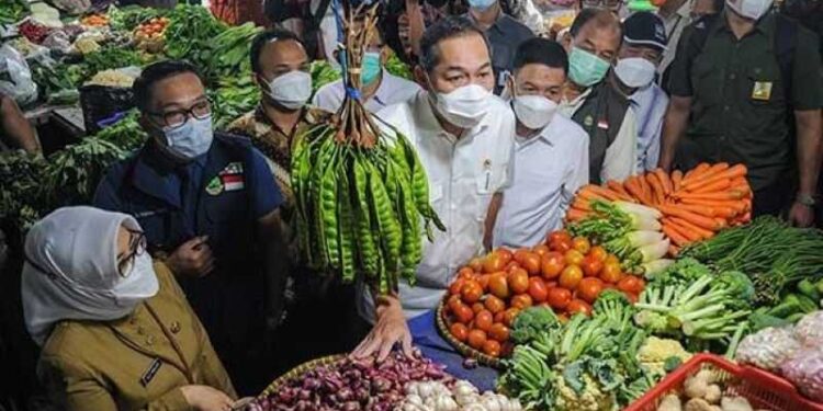 Jelang Nataru, Mendag Minta Pemerintah Daerah Perkuat Sinergi Pastikan Stok Bapok Aman