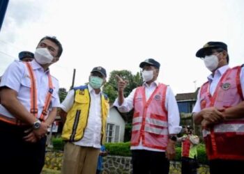 Tinjau Progres Pembangunan Jalur Ganda KA, Budi Karya Targetkan Selesai Maret 2022