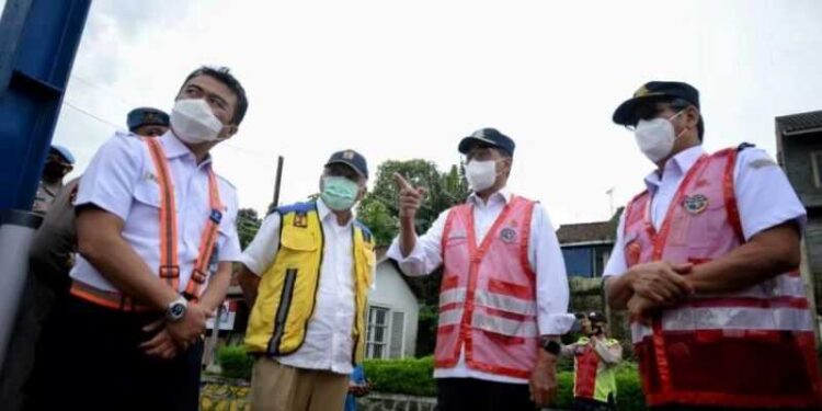 Tinjau Progres Pembangunan Jalur Ganda KA, Budi Karya Targetkan Selesai Maret 2022