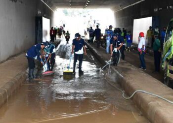 Pasca Hujan Lebat, Panitia Pelaksana WSBK Mandalika Bersihkan Genangan Air