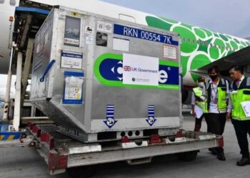 Sebanyak 134.560 Dosis Vaksin AstraZeneca Dari Inggris Tiba di Indonesia