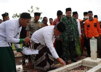 Didampingi Habib Luthfi Bin Yahya, Wawalkot Pekalongan Ziarah dan Doa di TMP