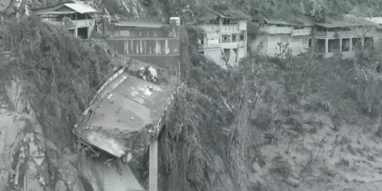 Hari Ini, Presiden Jokowi Tinjau Kondisi Terkini Erupsi Gunung Semeru