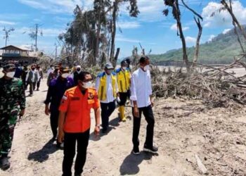 Presiden Joko Widodo Tinjau Langsung Lokasi Terdampak Erupsi Gunung Semeru