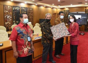 Setjen DPR RI Apresiasi Tiga Pegawai Purnabakti