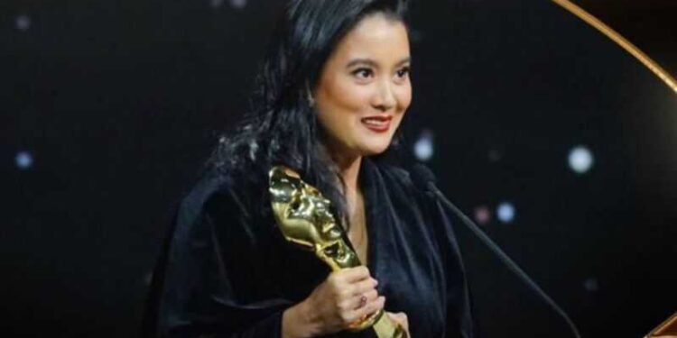 Marcella Zalianty Boyong Piala Pemeran Wanita Pendukung Terbaik IMAA 2021