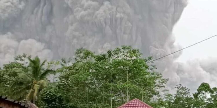 Aktifitas Awan Panas Guguran Gunung Semeru